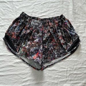 Lululemon Hotty Hot Short II *2.5"